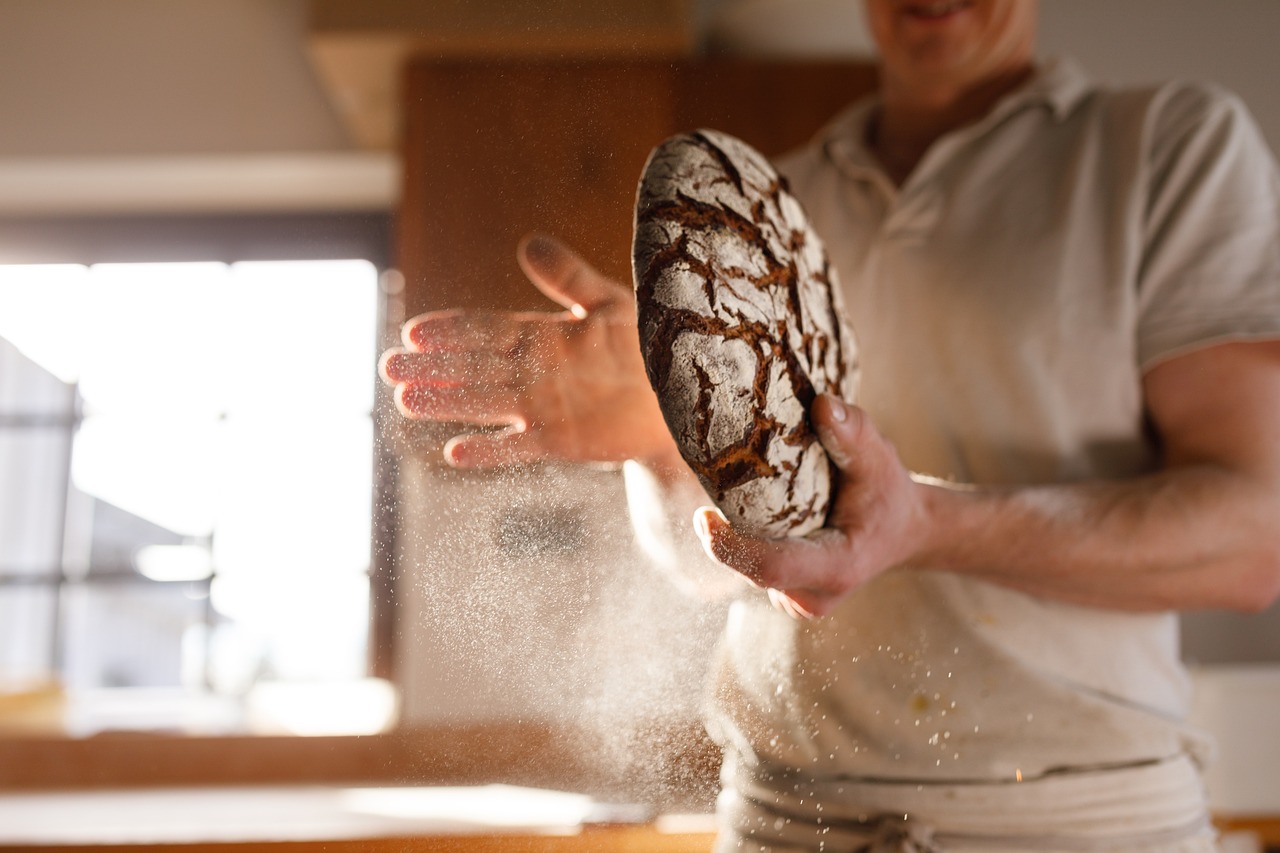 Wie backe ich mein eigenes Sauerteig Brot? Sauerteig ansetzen, Sauerteig Starter, mit Sauerteig backen.